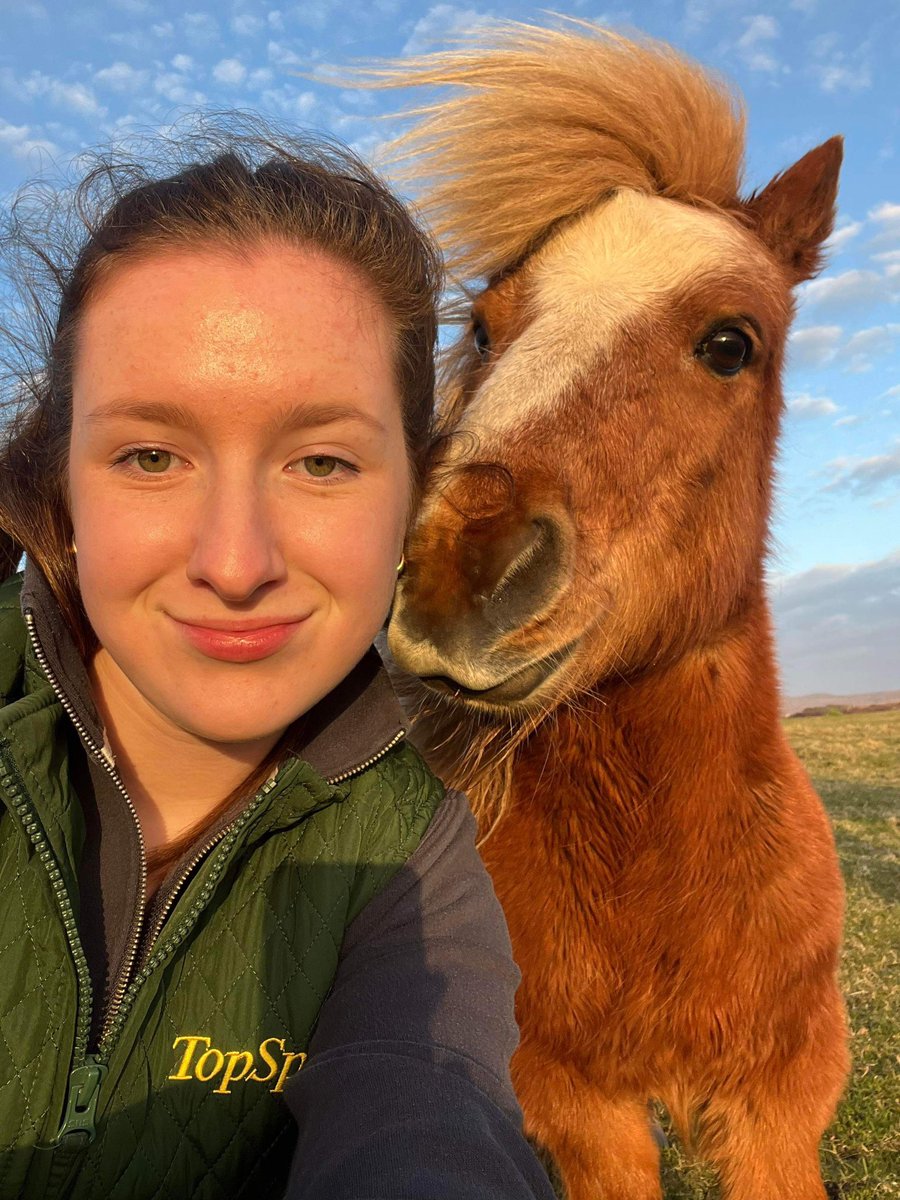 IslayEmma's tweet image. Last day of S4 for our @islaycountrygal 

We are so proud of how hard she’s working to get the grades and experience despite island life often making this tricky to make her veterinary medicine dream come true 

#vetmeddream
