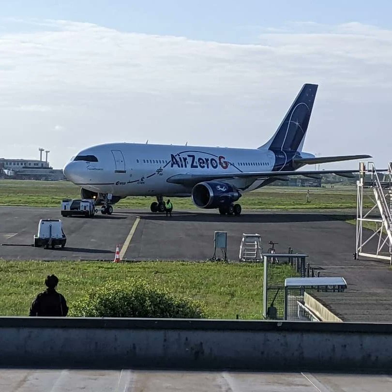 Every flight morning starts with a very British activity, forming a queue while waiting for the anti sickness medication. These have now been administered and the team are waiting to depart. Last flight for today's data gatherers and for the project.  @airzerog
#ESA84