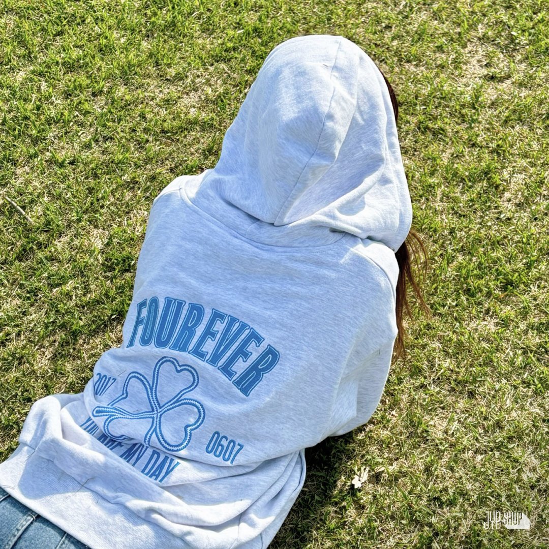 DAY6 CONCERT <Welcome to the Show>
Official Merch

"Welcome to the Show!🎤"

꿈만 같던 벚꽃콘의 추억이 가득 담긴
콘서트 Merch 온라인 예약 판매 종료 D-2✨
bit.ly/3TFlWS1

#DAY6 #데이식스
#DAY6_CONCERT
#Welcome_to_the_Show
#JYPSHOP #집샵