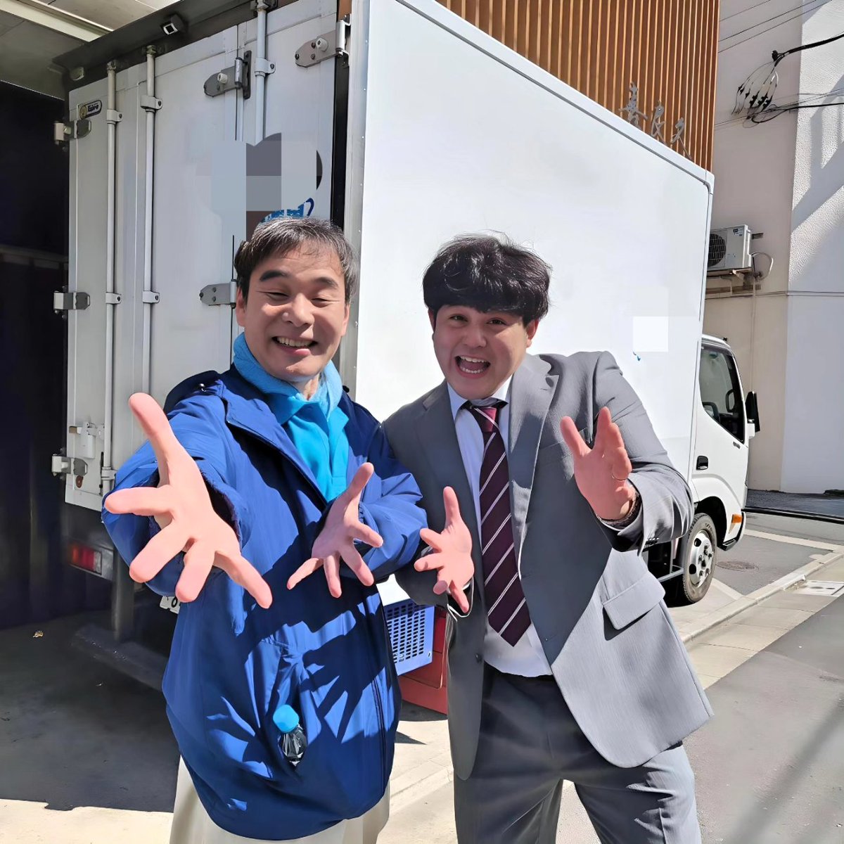 dachoclub33's tweet photo. 明後日！4月21日(日) 22時から放送！ABC「ミス・ターゲット」ダチョウ倶楽部ゲスト出演！何と！ご縁が続いて、昨年、リーダーが舞台「少女都市からの呼び声」一緒に共演させて頂いた、板倉武志さんと久しぶりにお会いして嬉しそうでした！
 #ABC
 #ミスターゲット
 #肥後克広
 #板倉武志 さん https://t.co/de5E9hSrpd
