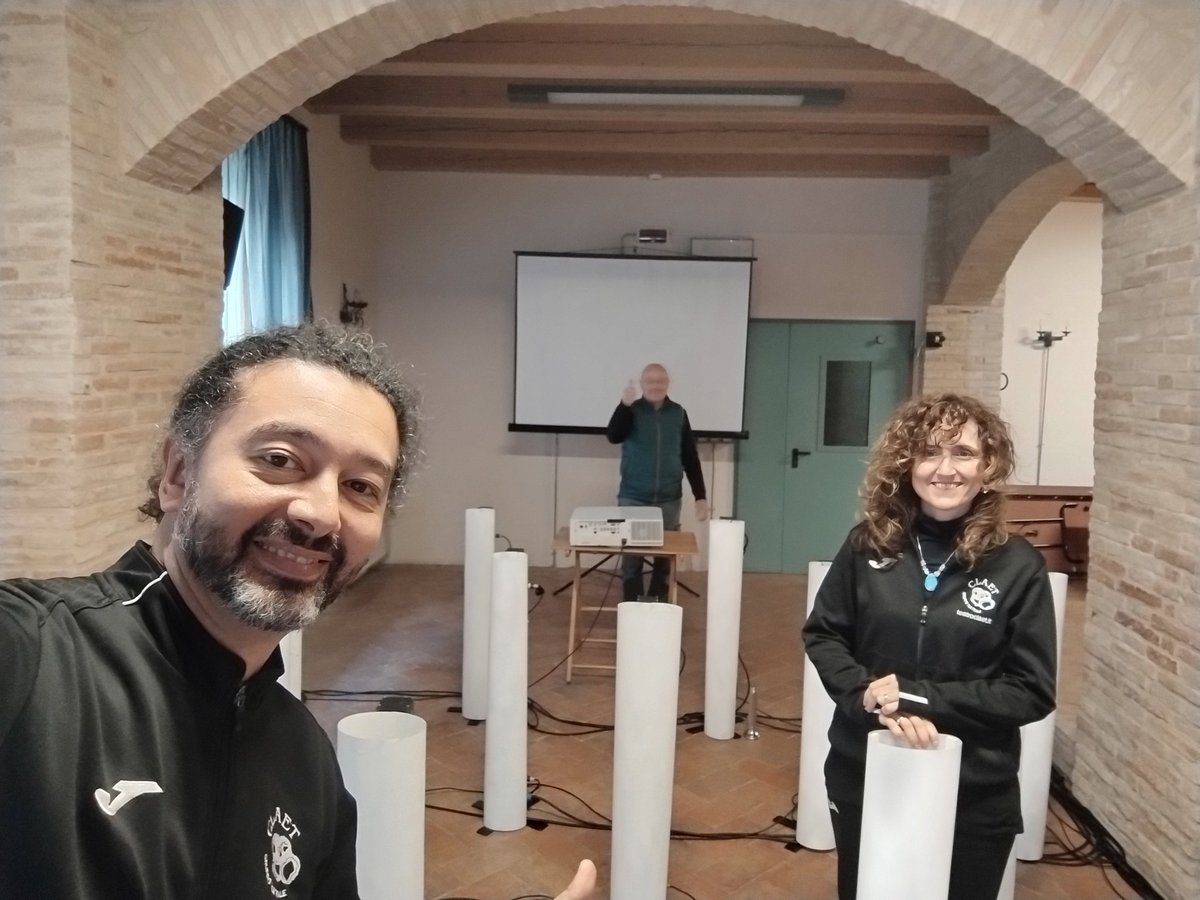 Teatroclaet's tweet photo. Alla scoperta del paradiso nelle viscere della terra questa mattina come "esempio di vita" per i ragazzi giunti al termine dell'esperienza del servizio civile. #spettacoloteatrale #culrura #giovani #aps #giovani #futuro #GrottediFrasassi #loreto #spettacolo https://t.co/bGBL3wCiOf