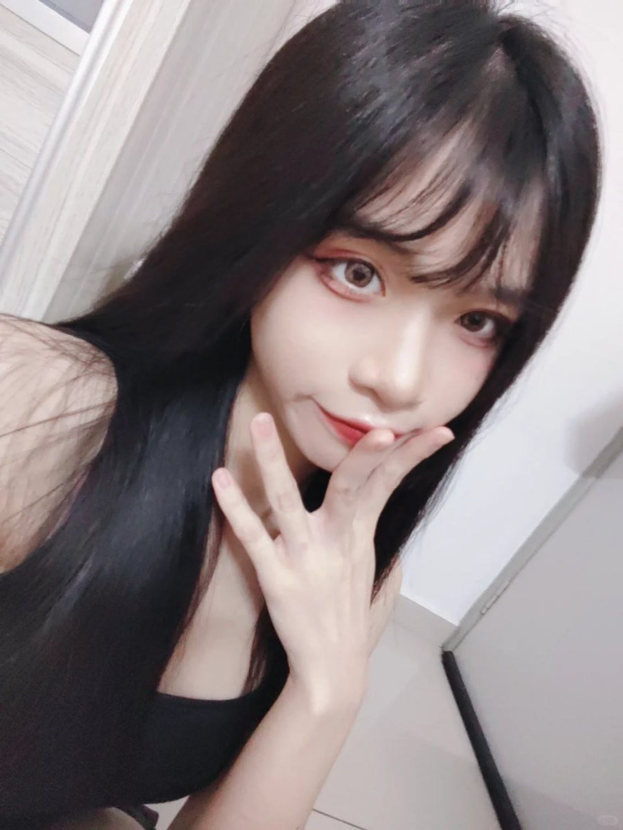 Jerry776969's tweet photo. 最近夜店認識的醒X大學可愛妹妹
問她要不要找網友約看看 馬上答應
在學校裡成績還是前五名的優良學生
私底下卻是一隻任人玩弄的M母狗
現在的學生壓力大 在床上都好會玩
資訊放主頁 這位妹子偶爾有空才約 https://t.co/VleI5PcWJL