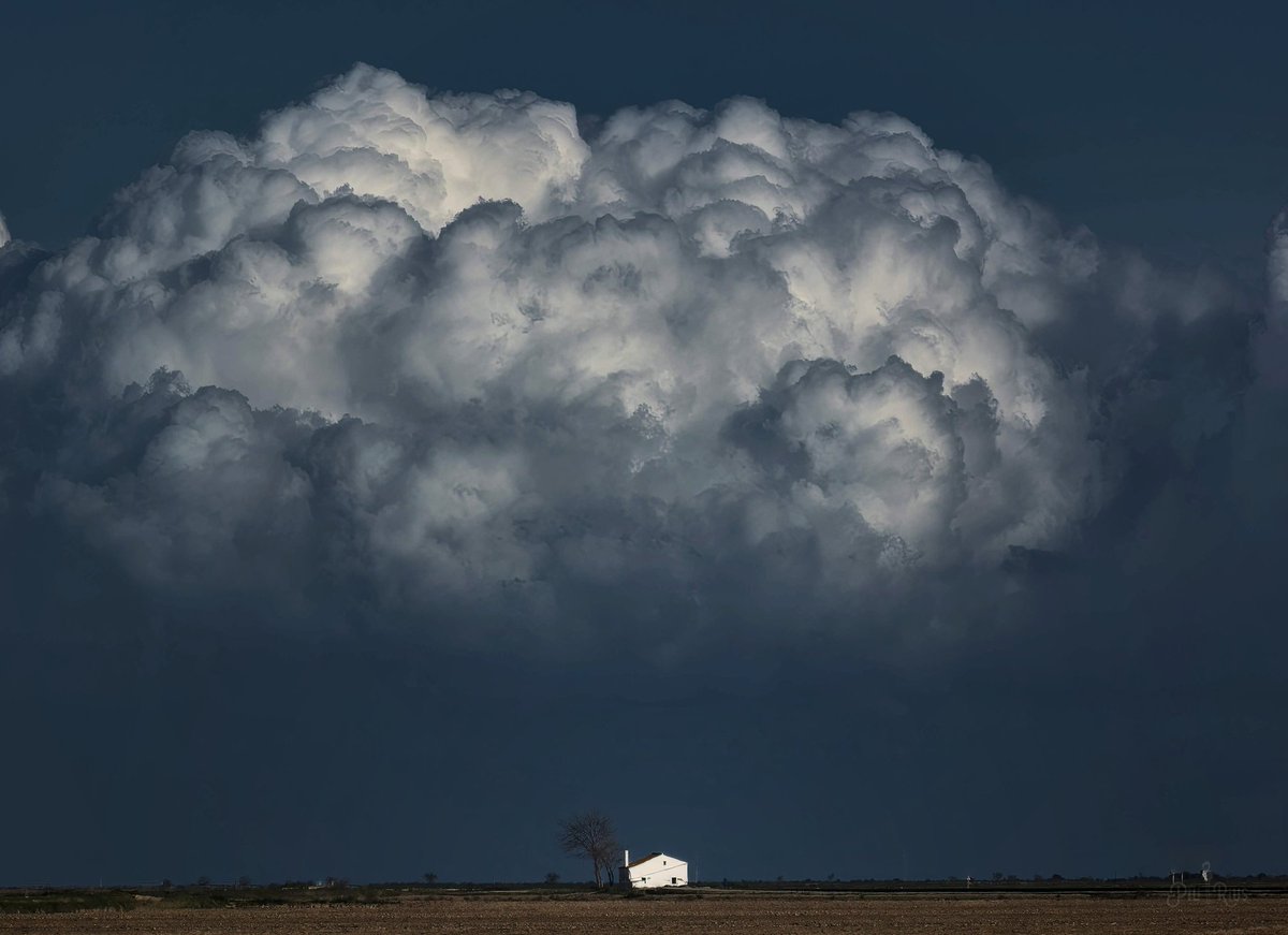 Quan la realitat supera la ficció. #deltadelebre #clouds #terresdelebre @WMO @RAM_meteo