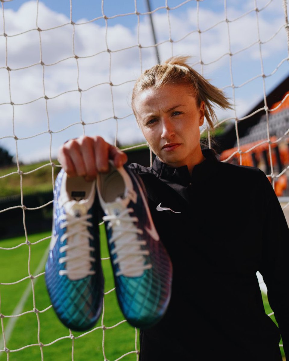 🤌 @leahcwilliamson controls the game with the finesse of the Nike Tiempo Emerald. #NikeFootball