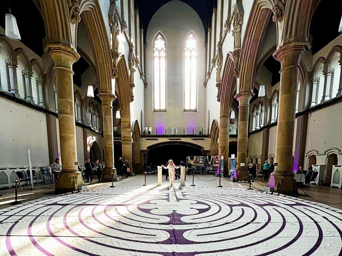 This Sunday! Walk the Labyrinth 👉 Flower & Vibrational Essences 👉 Somatic Mind-Body Work Classes 👉 Circle Dancing for Peace 👉 Family Yoga 👉 Chakra Healing 👉 Silent Mediation 👉 Sacred Art Class 👉 One Spirit Service 👉 Laughter Club Info 👉 buff.ly/3vO48sb 💖