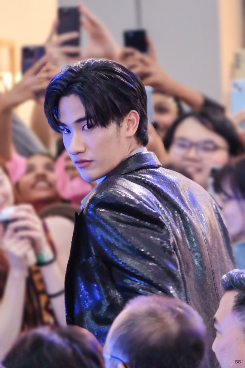 เอาล่ะ ลุควันนี้ 🥲

#SamsungAITVxTayNew 
#Tawan_V
#AIอัปได้หมดWOWได้อีก