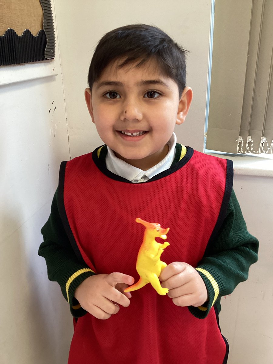 MrsStevensonEPS's tweet photo. Reception have enjoyed exploring Dinosaurs following their story of the week “Dinosaur department store”. 
We’ve drawn dinosaurs looked at what they might have eaten by observing features. 
We have also explored number beyond 20. @ElmridgeSch @lilymurraybooks https://t.co/6Hhls215zM