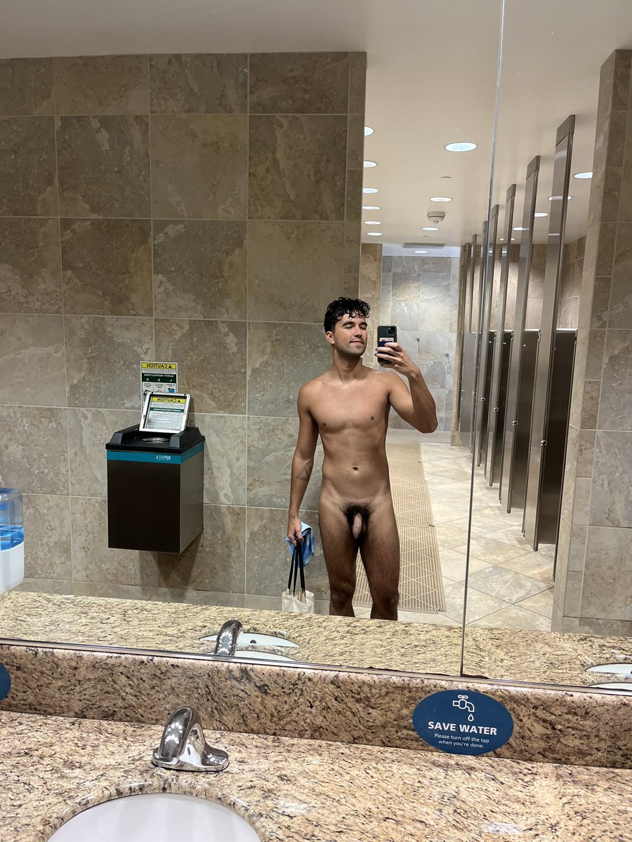 nudistaazul's tweet photo. almost missed national send nudes day!! but i got 3 min left 😇 https://t.co/CyLm00bSim