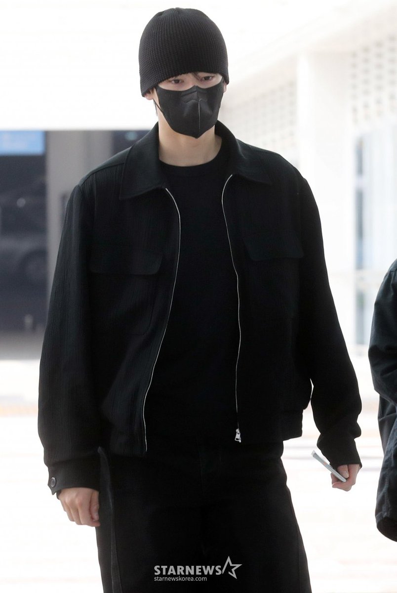 offclASTROid's tweet photo. [PIC] 240419 ASTRO Cha Eunwoo telah berangkat menuju Jakarta hari ini untuk event FanCon | Media Photo

#ASTRO #아스트로 #CHAEUNWOO #차은우 @offclASTRO @CHAEUNWOO_offcl https://t.co/EuNvpMbcH1