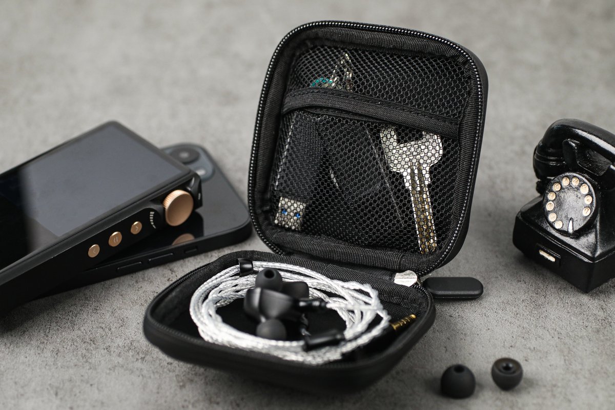 ziigaat's tweet photo. Pack your tunes and hit the road with ZiiGaat Earbud Case🛍

#ziigaat #earbudcase #audio #hıfı https://t.co/bgkUwPuKLH