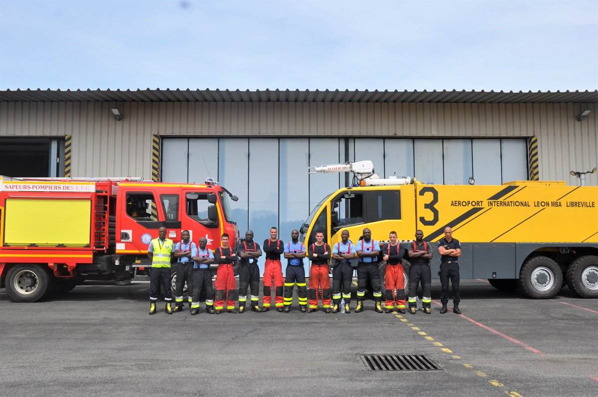 1⃣2⃣/0⃣4⃣ Exercice incendie 🇫🇷🤝🇬🇦 sur la partie militaire de l'aéroport de #Libreville qui a rassemblé ✅ Prévention #EFG & @Armee_de_lair, @energie_ops, @PompiersParis 🇫🇷 ✅ @AsecnaOfficiel #ASECNA 🇬🇦 ➡️ Interopérabilité + sécurité renforcée 🇫🇷🤝🇬🇦 @EtatMajorFR @Franceaugabon