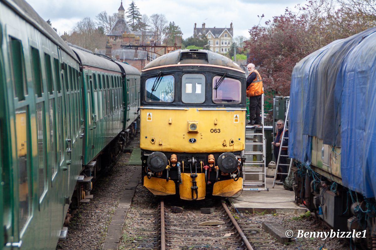 #FrontEndFriday 33063 is currently stopped for bodywork attention at the @SpaVRofficial, currently in triple grey with mainline branding still visible, wondering whether it shall be repainted as part of the work going on?