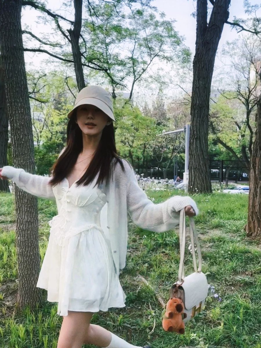 周, 𝖭𝖺𝗇𝖺. tweet media