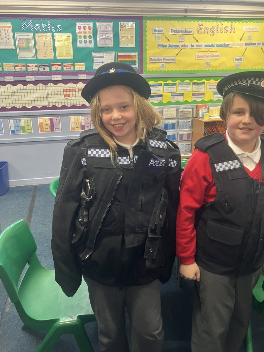 Yesterday Mia and Sophie visited #shotleybridgeprimaryschool. They delivered a #minipolice presentation on Police roles and uniform first. But, also got to try the uniform on too!  @DurhamPolice @DAAC_999 👮🏻‍♀️😊