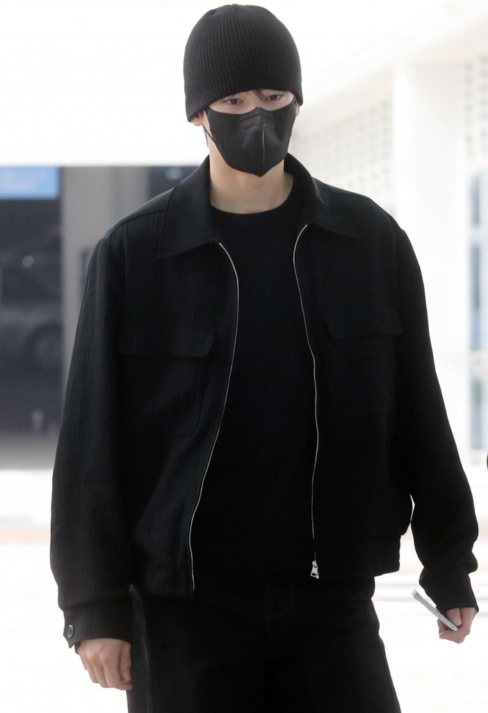 chaeunwoodaily's tweet photo. Cha Eun Woo at Incheon International Airport heading to Jakarta, Indonesia for his Just One 10 Minute <#MysteryElevator> concert..

240419 @CHAEUNWOO_offcl
#ChaEunWoo | #차은우 | #チャウヌ | #车银优 | #ชาอึนวู | #아스트로 | #ASTRO https://t.co/ubLlNwWXCW