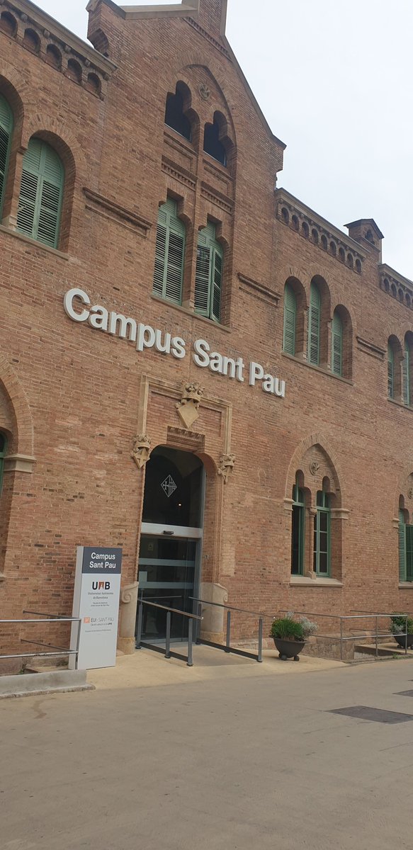 Emergenciesuab's tweet photo. Ahir pel matí vam fer un simulacre d’emergència a la Unitat Docent Sant Pau de la facultat de Medicina
@medicinauab de @UABBarcelona

Gràcies per la col·laboració del personal de l'edifici, del @santpaubcn Recinte Modernista, de @HospitalSantPau i de l'alumnat.  #uab #UABers. https://t.co/CO2tE1JAkZ