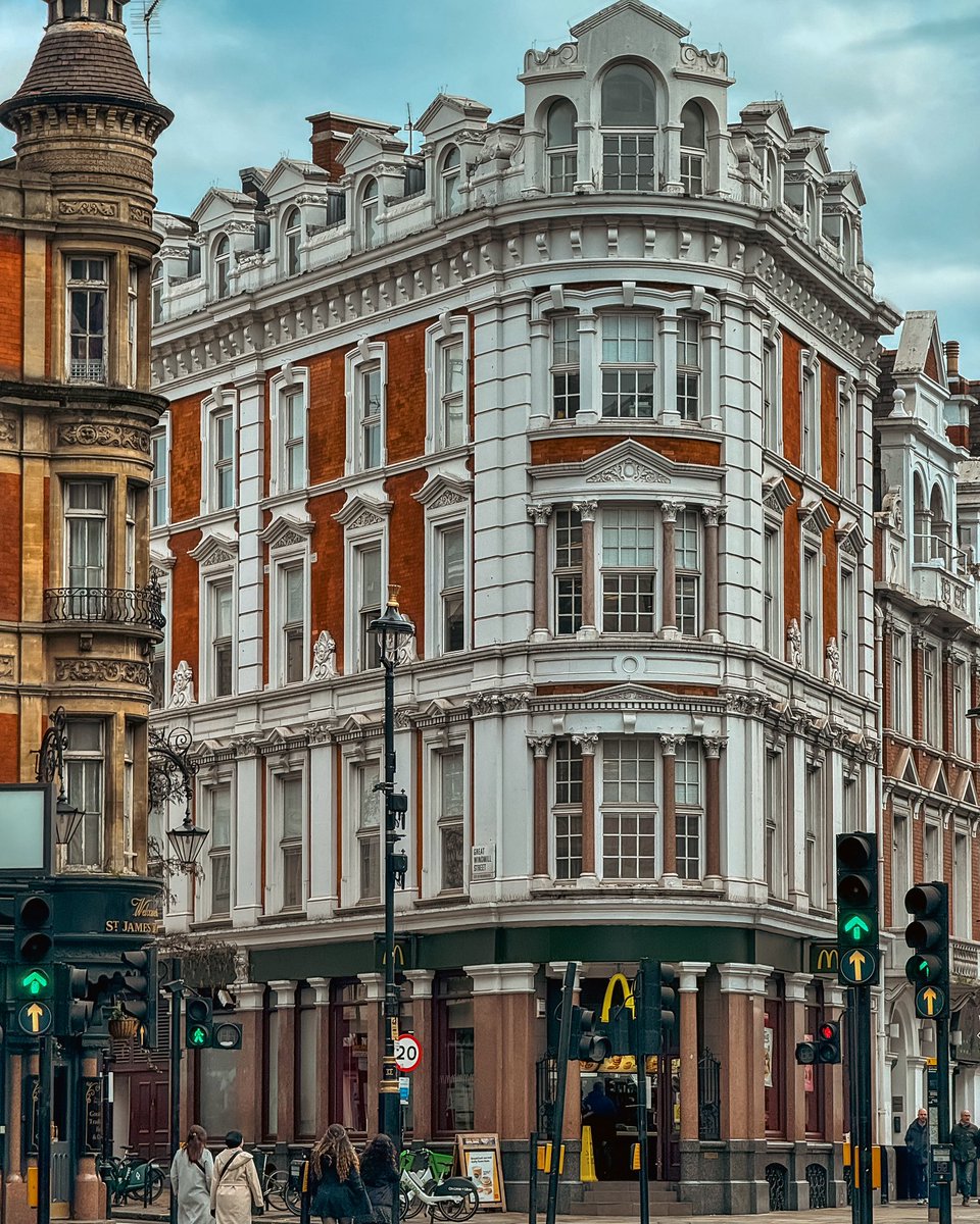 London corner. What a beautiful building.