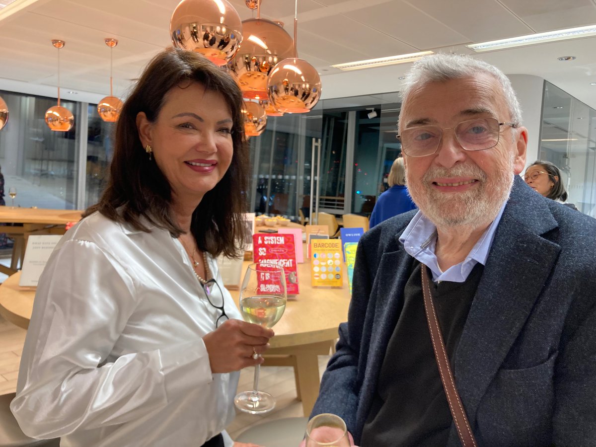 A lovely extract from 'Barcode' by Krisztina Tóth, translated by the legend that is Peter Sherwood is available now on @europenowjrnl ( also an excuse to re-publish a photo of them both smiling at last year's Warwick Prize for Women in Translation ❤️ ) europenowjournal.org/2024/04/15/bar…