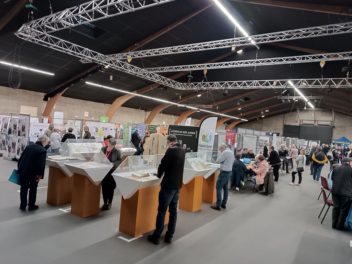 [Salon 40 ans CGF] Rendez-vous ce vendredi au parc des expositions à #morlaix et profitez de l'exposition avec des documents originaux. @genealogie29 @VBourbigot @finistere_29 @Archives_Brest @ArchivesQuimper @ArchivesDiocese @DeHistorique