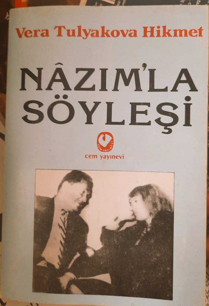 Epeydir Nazım'ın sürgün günlerinin, duygusunun/düşüncesinin izini sürüyorum. Sanıyorum son eşi Vera'nın şu aktarımı en çarpıcısı: 'Düşündüğün pek çok şeyin Antonio Gramsci'nin kitaplarındaki düşüncelerle uyum içinde olduğunu görüyordun.' Benim için en kıymetli anahtar geldi.