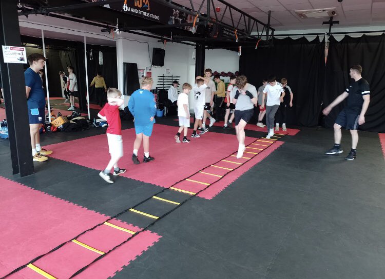 BayResilience's tweet photo. First session back after holidays &amp; 18 attendees for our non -contact #Boxing session at TJ’s Gym in Lake.
#YoungPeople  physically active, having fun &amp; meeting new friends.
@BoxingAwards 
#BayYouthProject #YouthDiversion #SportforDev #IsleofWight #BeActive
#Youthwork https://t.co/j1B3KsfNnJ