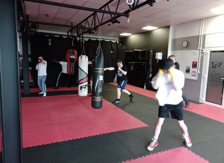 BayResilience's tweet photo. First session back after holidays &amp; 18 attendees for our non -contact #Boxing session at TJ’s Gym in Lake.
#YoungPeople  physically active, having fun &amp; meeting new friends.
@BoxingAwards 
#BayYouthProject #YouthDiversion #SportforDev #IsleofWight #BeActive
#Youthwork https://t.co/j1B3KsfNnJ