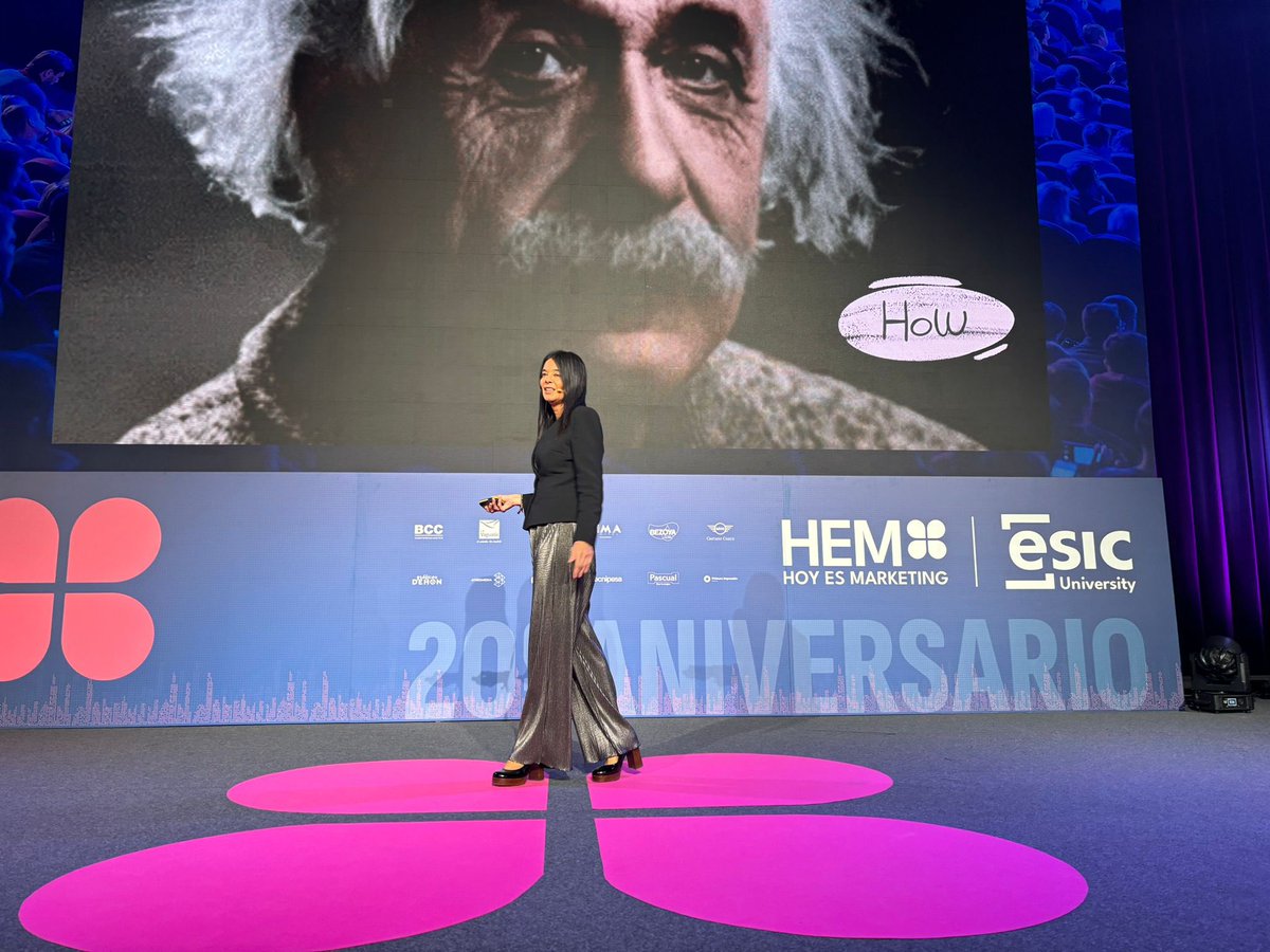 ESICBarcelona's tweet photo. @slealm, Experta Internacional en Tendencias y Tecnologías, nos habla sobre "el camino hacia el futuro real" #marketing 6.0 y nos aporta las conclusiones de la jornada. #HEMESIC https://t.co/sZ5bIHfKdf