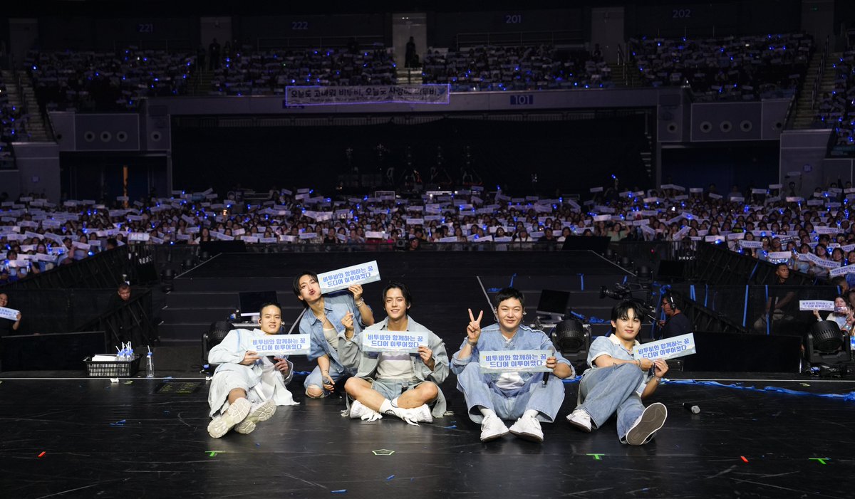 No doubt, @OFFICIALBTOB's 'Our Dream’ fancon held at SM MOA Arena last April 7 was a special moment for their Filipino fans. 💫 Big thanks to @ovationprod.

Read up for more #BTOB_OurDream_Manila happenings here: rx931.com/Articles/RX638… 

Photo credits: Manuel Chua / Kris Rocha