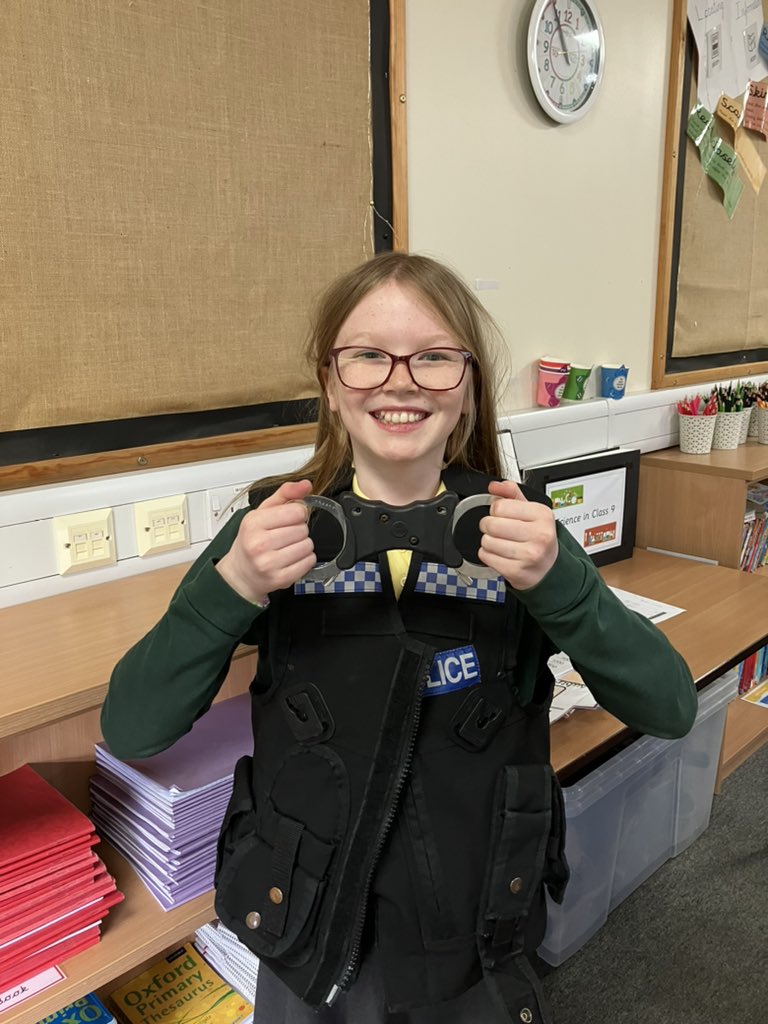 Today Mia and Sophie delivered week 1 of the Mini Police project. All pupils thoroughly enjoyed this, and enjoyed trying the uniforms on.👮🏻‍♀️😊 @DurhamPolice @DAAC_999 #minipolice #westparkacademyprimaryschool