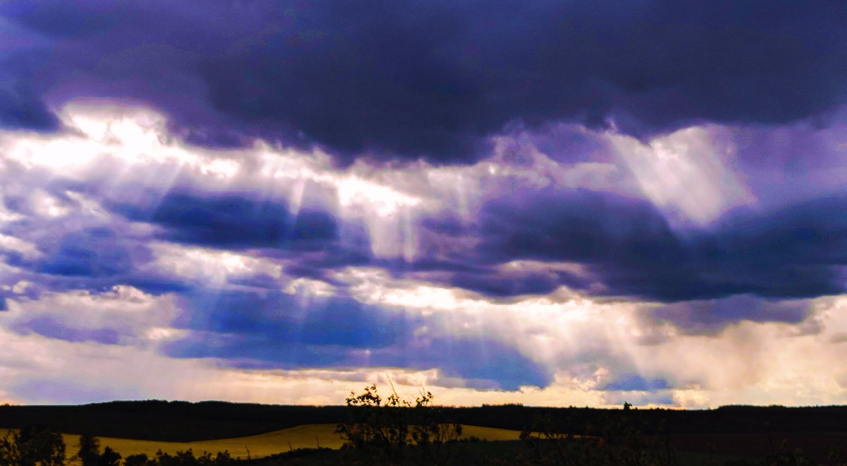 Greetings from Hungary ❤️ Good morning for all ❤️ #photooftheday #photograghy #sky #clouds #weather #StormHour #countryside #powerofnature #skyphotography #beautiful #landscapephotography #travelphotography #myphoto #myphotography #Hungary