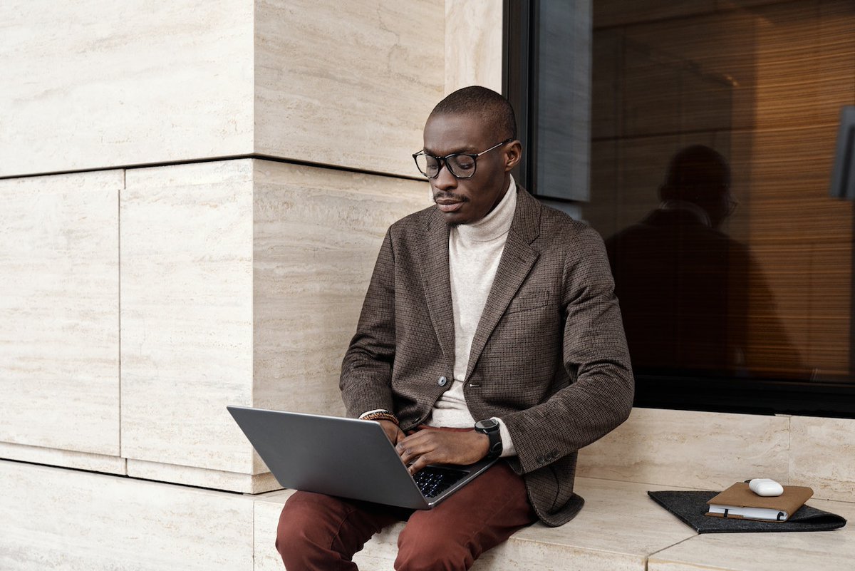 TeladocUK's tweet photo. Given that men can be less open about their health, a remote setting might make it easier for them to broach difficult subjects. Read more about telehealth services for men. https://t.co/KkjjX9AmNo https://t.co/LOh2xoMIVa