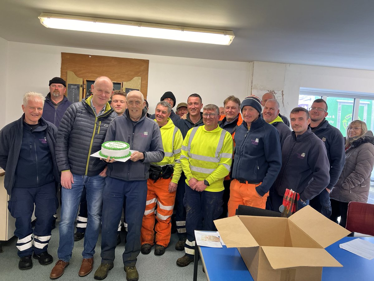 Kenny retires after 40 years @dgcouncil public service in #Kirkcudbright 🙏caring for parks & gardens whilst also overseeing burials in a dignified manner. Colleagues will miss his experience, skills & friendship. @jackie_mccamon @John4DeeGlenken @campbell_dougie @DryburghArchie