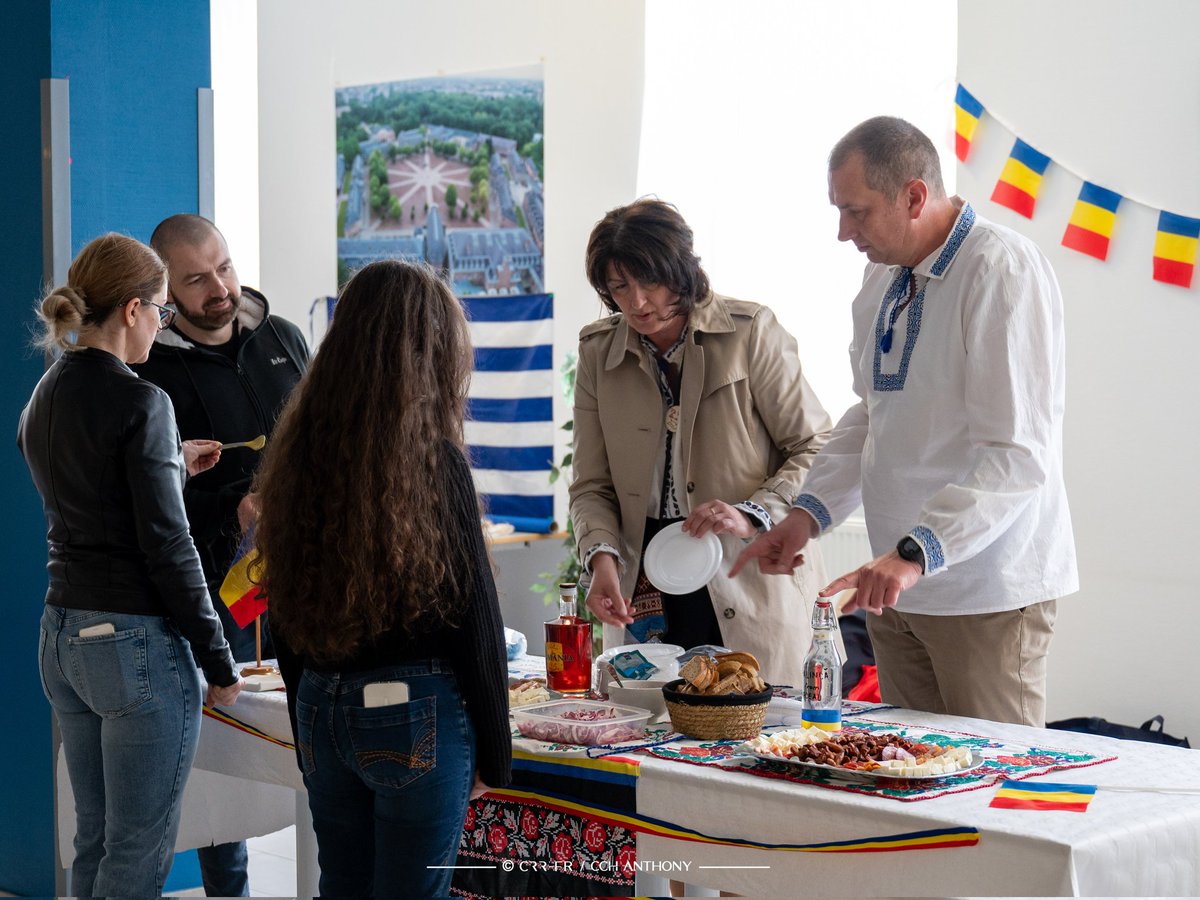 👥 An exquisite International Evening at the Rapid Reaction Corps FR! Delighted families explored global flavors, celebrating unity through culinary delights. #RRCFrance #InternationalEvening #UnityInDiversity 🌍🍽️✨