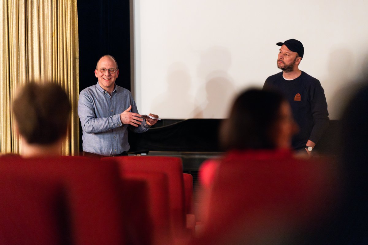 WHU Professor Ralf Fendel recently took the stage at the Odeon & Apollo cinema in Koblenz to invite the audience to learn about the 2007-2008 financial crisis that was triggered by the United States housing bubble. Learn more: t.ly/oaOdy #myWHU