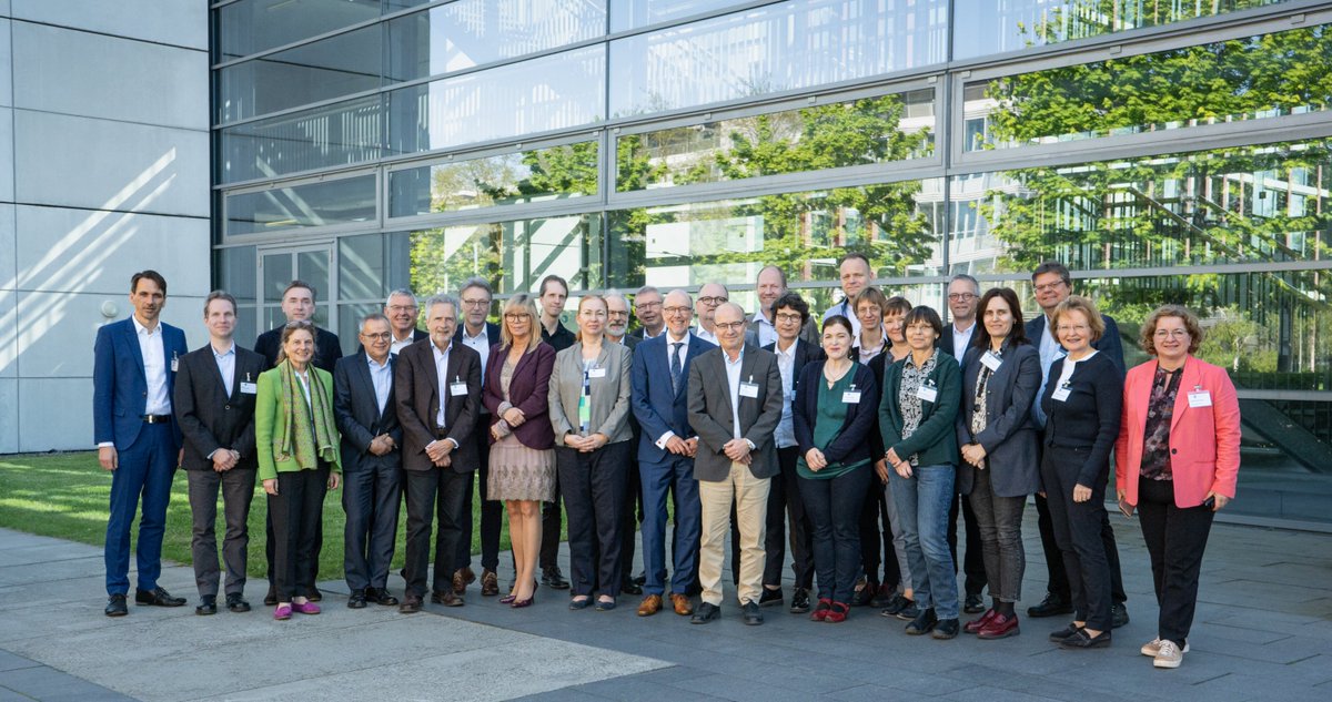 Intensive exchange 👥 and beneficial input 💡 - thank you very much for your numerous and active participation in the 18th meeting of our Board of Trustees @MPI_Magdeburg @maxplanckpress 👉mpi-magdeburg.mpg.de/board-of-trust… 📸Nils Thomas / Max Planck Institute Magdeburg