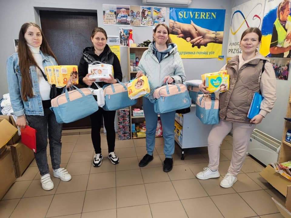 Pregnant #women displaced in #Ukraine receiving essential items for #newborns from #nappies to #cots to #sanitary items for mothers to be ! #MakingADifference #NHS #midwife @wandathemidwife