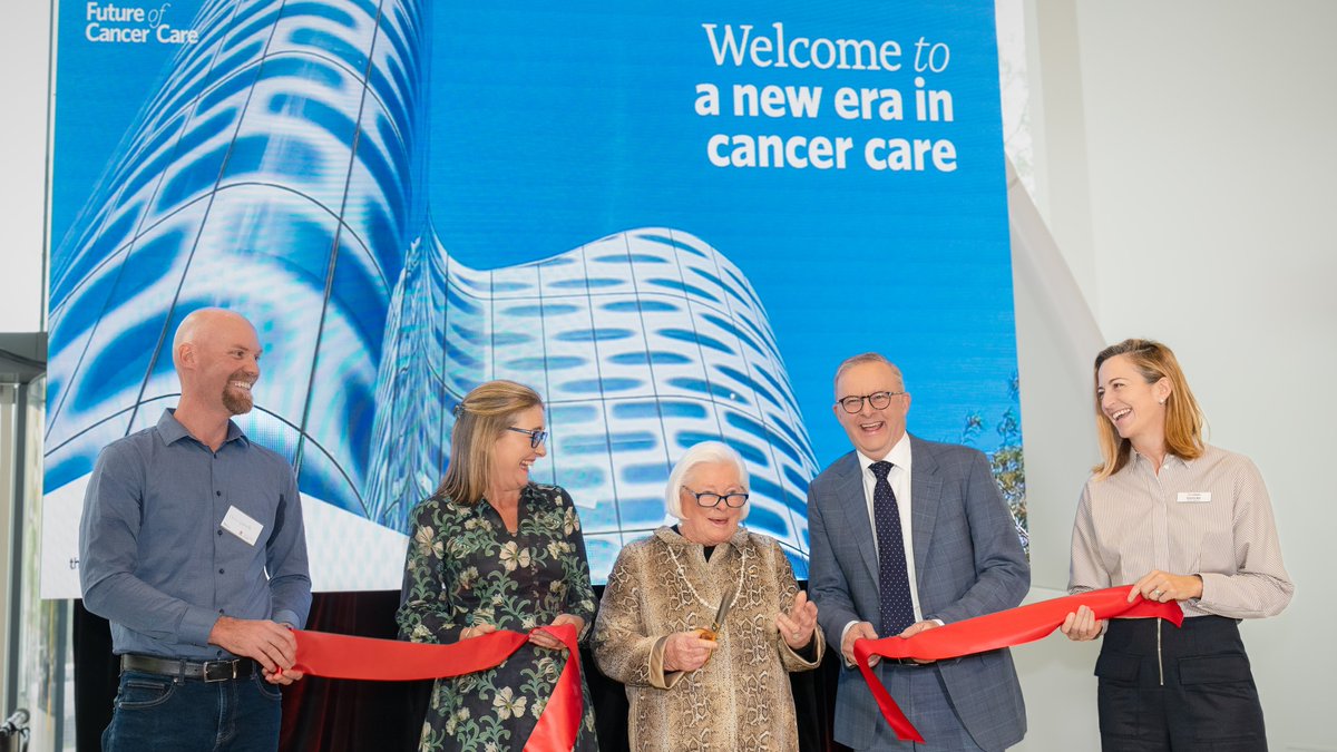 We were thrilled to officially open the Paula Fox Melanoma and Cancer Centre this morning with Prime Minister @AlboMP and Premier @JacintaAllanMP. The $152.4 million facility will deliver lifesaving clinical trials, research and care under one roof - a new era in cancer care.