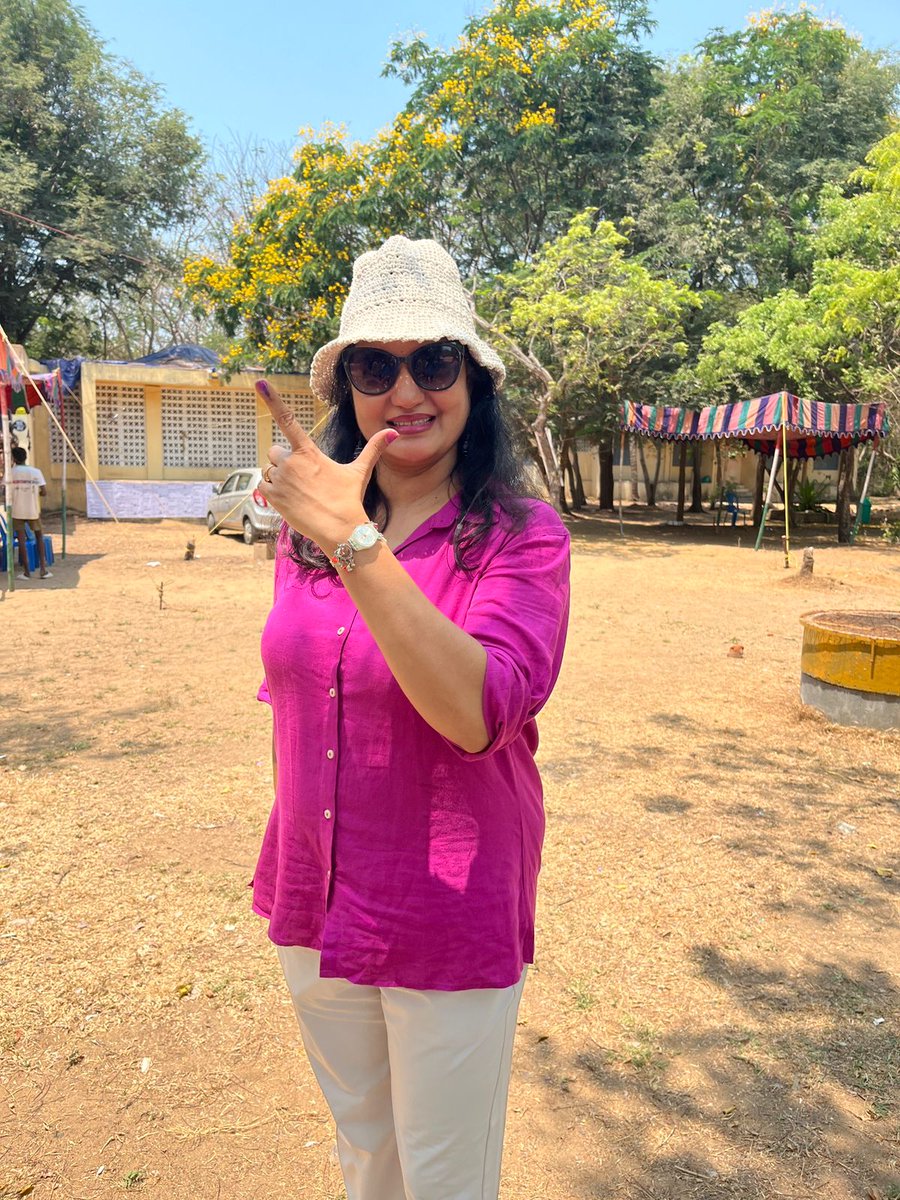 Actress #Sukanya casted her vote for #LokSabhaElections2024 #LokSabhaElections #LokSabaElections2024