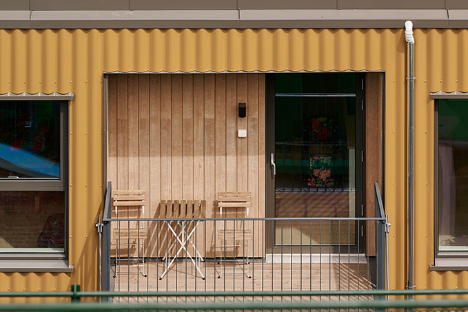 Lifestyle statt Tubenkäse
Die ehemalige Kavli-Fabrik in Bergen, Norwegen, ist nun als Fabrikken 59 bekannt. Das Gebäude wurde durch das Architekturbüro Vill Arkitektur aus Bergen zu einem modernen Wohn- und Bürokomplex umgebaut. 
vmzinc.com/.../nach.../li…
dachundfassade.blog/.../lifestyle-…...