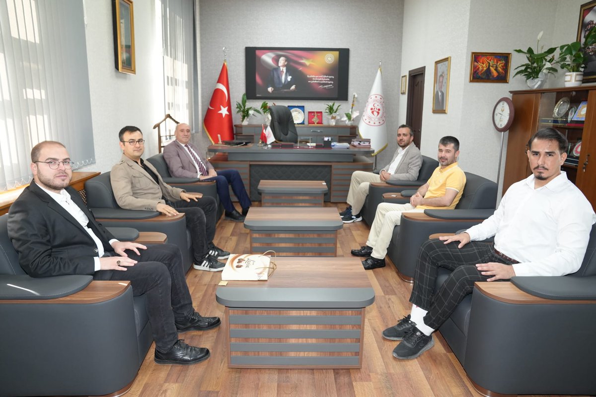 Genç Memur-Sen Konya İl Başkanı Mehmet Alemdar, Başkan Yardımcıları Muhammet Koçak, Ebubekir Hıra, Ramazan Çetin ve Selçuk Üniversitesi ADEM Topluluk Başkanı Emir Yalçın, İl Müdürümüz Birdal Öztürk'e hayırlı olsun ziyaretinde bulundular.