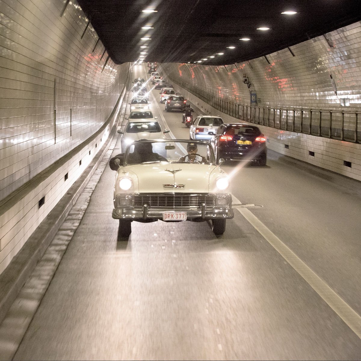 Opgelet: vanaf 23 april geldt een #snelheidsbeperking van 30 km/u in de #Waaslandtunnel. 🚗 Pas je snelheid aan. Meer info 👉 bit.ly/3JnHWft