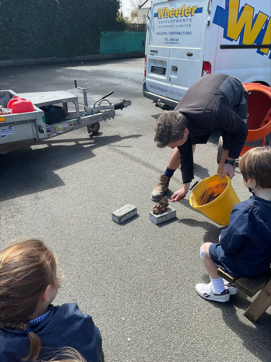 Eliz_Coll's tweet photo. Thank you to Finlay’s dad for helping Reception with their learning this week when he brought in building materials &amp; construction vehicles for the children to explore. For Reception’s traditional tales topic they have been focusing on the ‘Three Little Pigs’ story. #ECJS https://t.co/Ru1OsGcmIS