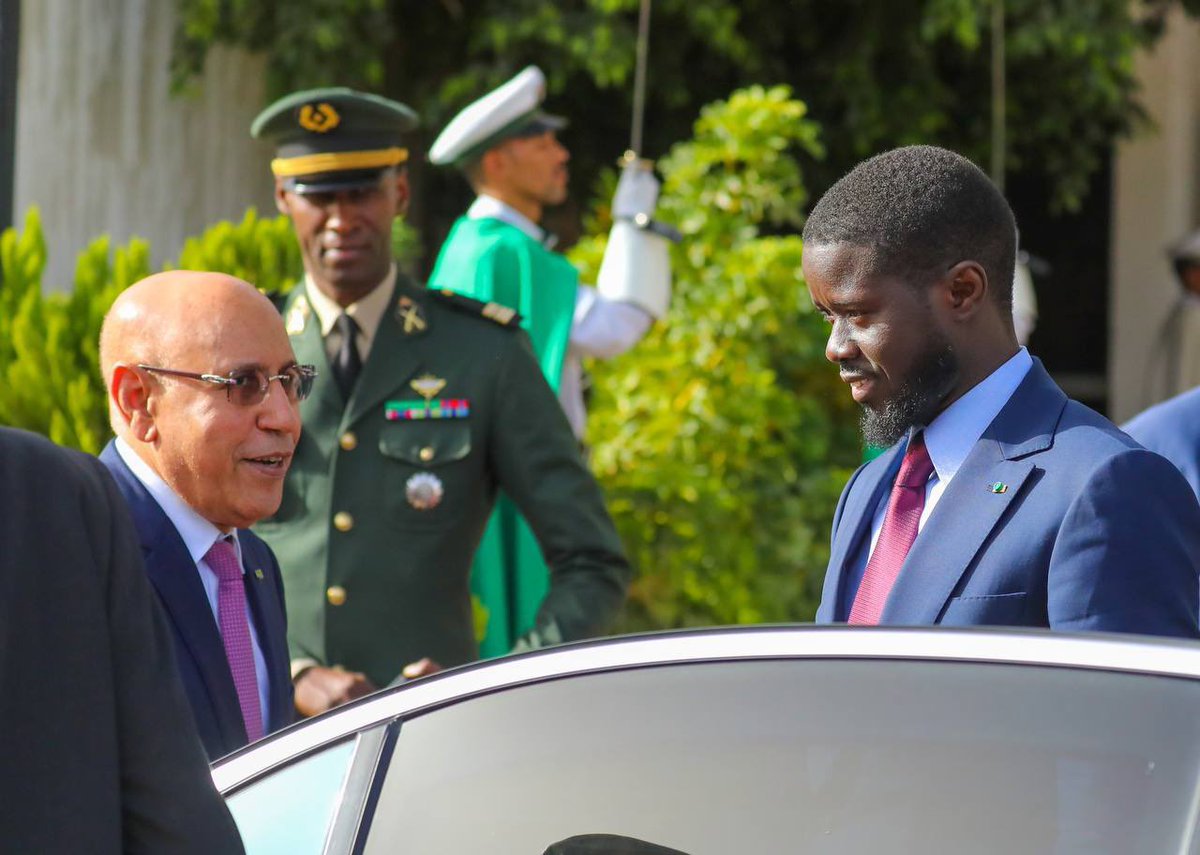 PRES_SEN_'s tweet photo. De retour à Dakar, je tiens à adresser mes remerciements à mon frère S.E.M. @CheikhGhazouani, Président de la République sœur de Mauritanie et au peuple Mauritanien pour leur accueil chaleureux et toutes les marques d’attention qui m’ont été réservées, ainsi qu’à ma délégation. https://t.co/msL6QileFl