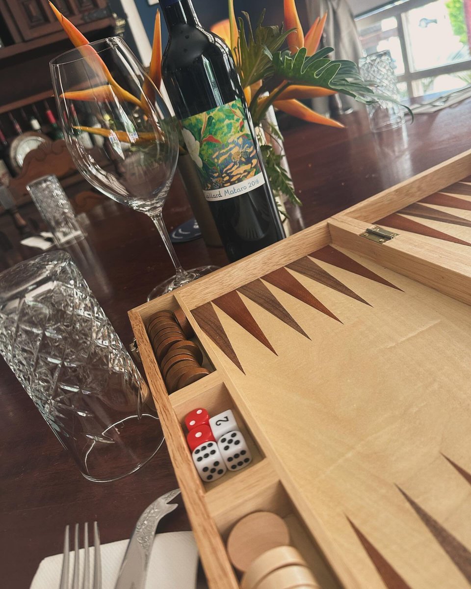 backgammonbuddy's tweet image. The weekend is here! Happy Friday everyone.
#TGIF #backgammontime #backgammonandwine

Photo credit: The Conservatory Bar, Cairns QLD