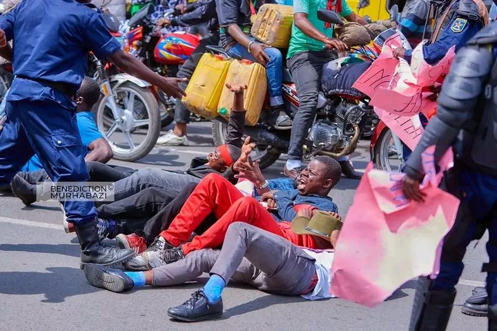 🔴#INSÉCURITÉ_À_GOMA Alors qu'il rentrait du travail Monsieur SIBO dit Baba Delphine à été  assassiné par des #FDLR #Wazalendo à Ndosho/CCLK 

Goma ne cesse de compter des morts et kidnappings et ceux qui protestent contre l’insécurité sont directement mis en prison  @SecBlinken