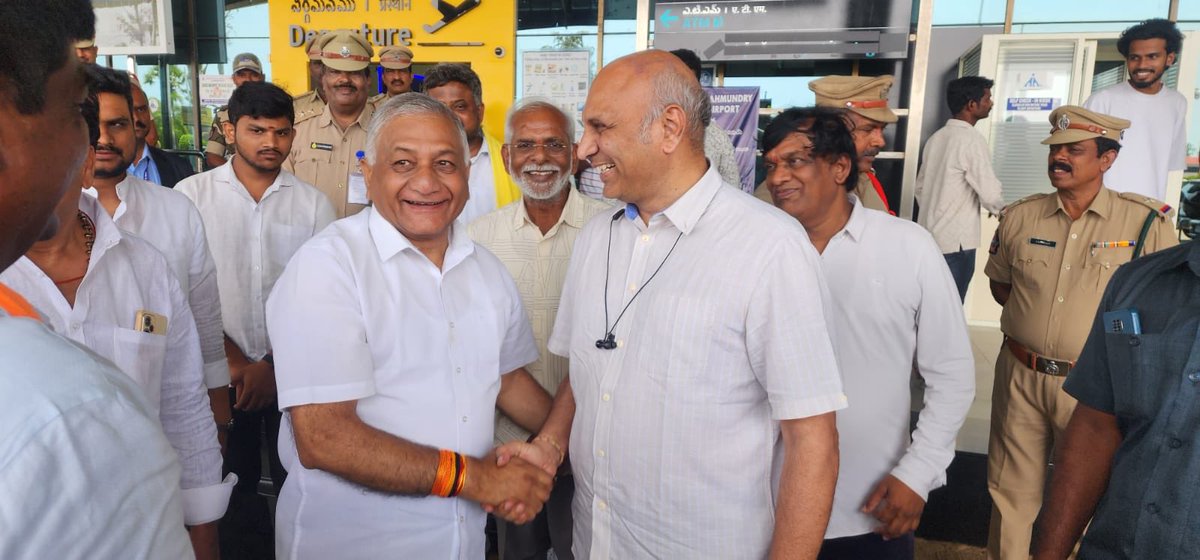 Life is filled with little surprises. A chance meeting with Union Minister General VK Singh, former Army Chief, at Rajahmundry airport today. Former colleagues in MOD, General Singh was the Army Chief while I was the Rajya Raksha Mantri in the UPA Government. ⁦@INC_Andhra⁩