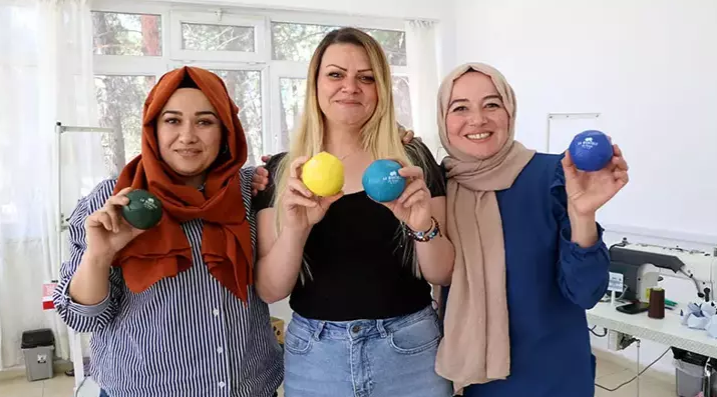 Burdurlu kadınlara Fransa'dan 120 bin bocce topu siparişi
dha.com.tr/2424058