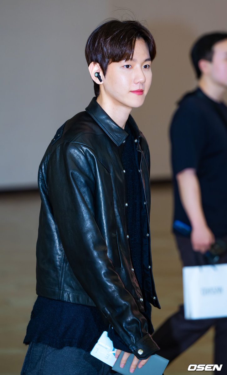 [✈️] 'BAEKHYUN, All Black Chic' Baekhyun departed for Japan for the 2024 Asia Tour 'Lonsdaleite' in Chiba. 🖇️naver.me/GVNUtiFh 🖇️naver.me/G6fjtI6K 🖇️naver.me/5ipDdLq8 🖇️naver.me/GLSLi9o2 🖇️naver.me/G6fjtI6K 🖇️naver.me/GgPbkXWh