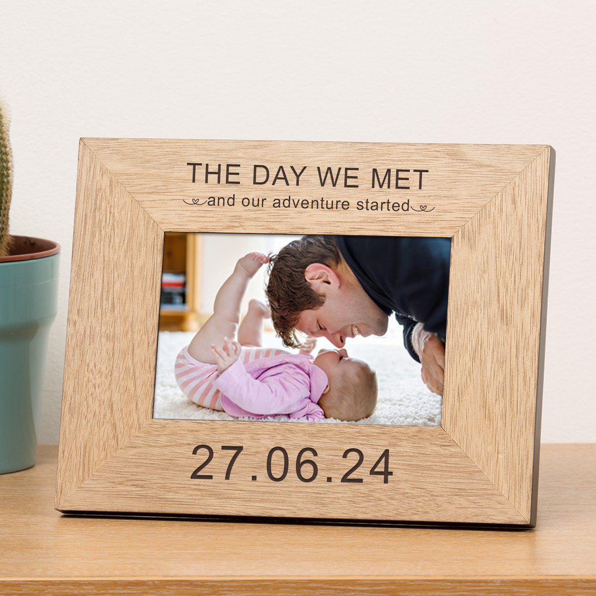 Personalised with any date, this 'The day we met' photo frame would make a lovely gift idea for any parent lilybluestore.com/products/perso…

#giftideas #fathersday #MHHSBD