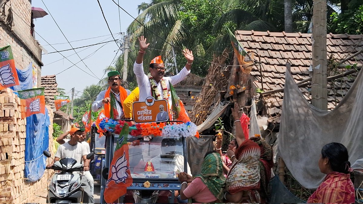 শ্যামপুর বিধানসভার ৩ নং মন্ডলের বিভিন্ন বুথে জনসংযোগ।
#VoteForBJP #vote4arunudaypaulchowdhury